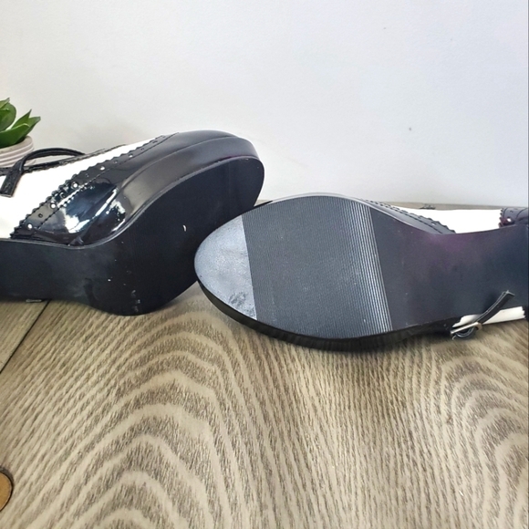 FUNTASMA size 9 black and white  Mary jane. - Picture 7 of 7